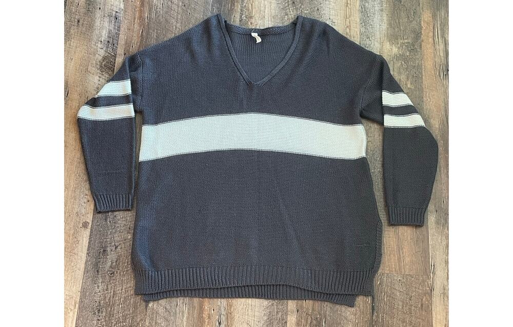 Wishlist V- neck Cable knit brown and white sweater S/M wool blend